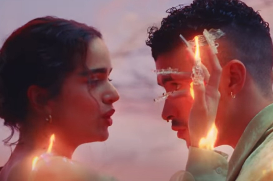 [CLIP] Bad Bunny x Rosalía - La Noche De Anoche